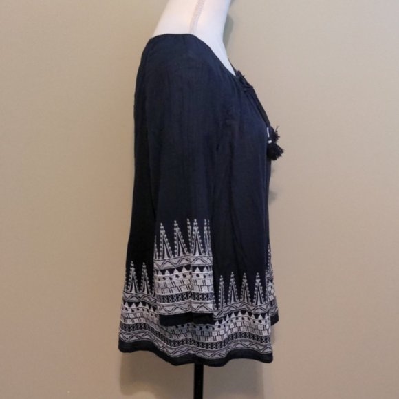 Blue top with white accents. Small. - Picture 4 of 5